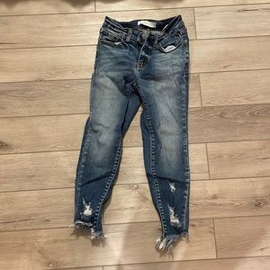 KanCan capri skinny jean. Excellent condition.
